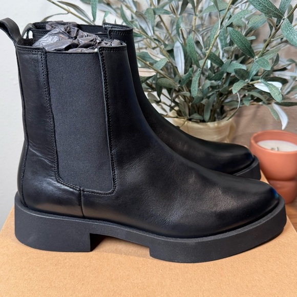 Anthropologie Women’s 41 Black Chelsea Ankle Leather Boots Classic Chunky Comfy - Picture 1 of 6